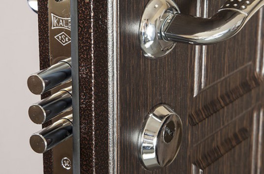 Безопасность входной металлической двери — практические советы и рекомендации