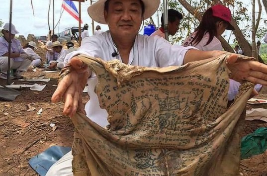 В Таиланде нашли скелет с нетленной кожей, на которой были магические татуировки