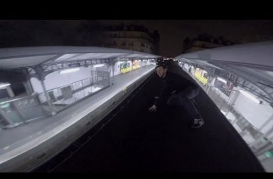 На крыше поезда прокатились парижские экстремалы (ВИДЕО)