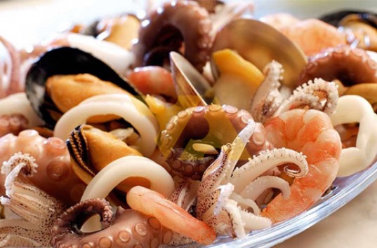 Любители морепродуктов глотают до 11 тысяч частиц пластика в год – ученые