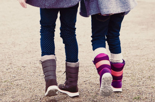 И сухо, и тепло: как выбрать непромокаемую обувь для ребенка (советы родителям)