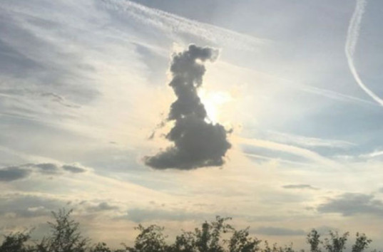 Фотограф сфотографировал в небе облако, символизирующее Brexit