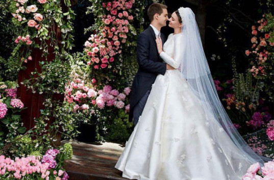 Миранда Керр показала роскошное свадебное платье от Dior (ФОТО)
