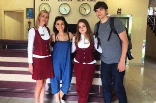 Голливудские актеры Мила Кунис и Эштон Катчер посетили Черновцы