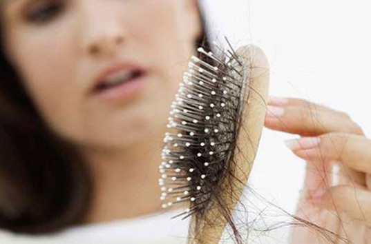 Выпадение волос усиливается летом и осенью — подтвердили ученые