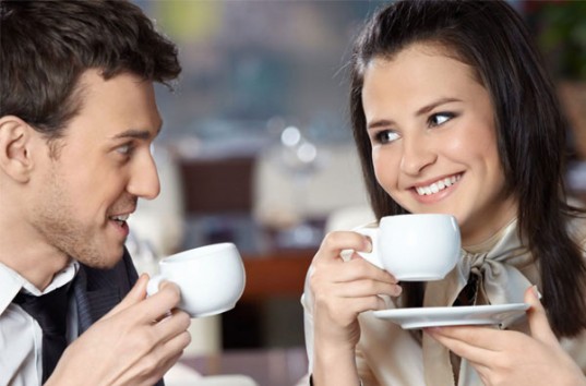 Сохранить белоснежные зубы могут любители кофе и вина