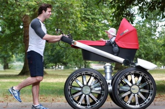 В Украине предложили законом обязать отцов гулять с колясками