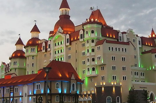 Адлер — самый популярный курорт России: где остановиться и какие места посетить