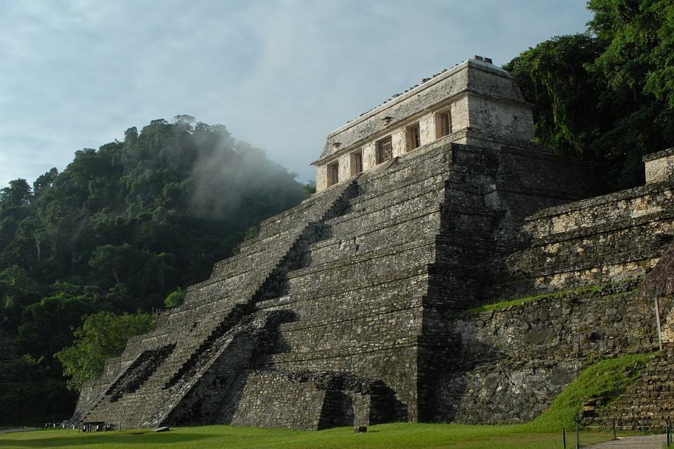 В Чичен-Ице найден неизвестный 1000-летний текст на древней плите цивилизации майя