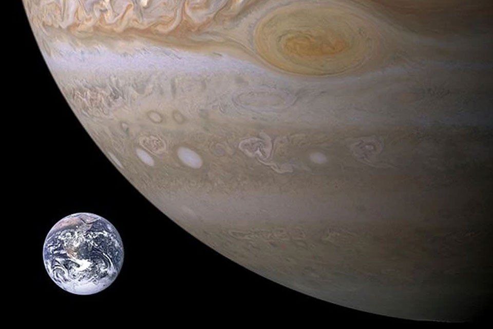 Бывший сотрудник NASA Кевин Грейзер утверждает , что Юпитер угрожает Земле (ВИДЕО)