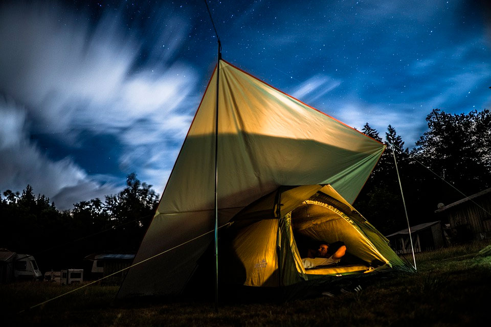 Туристическая каркасная палатка
