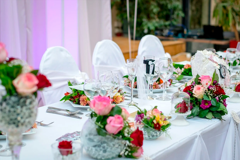 Свадебный банкет по правилам: Свадебный стол, развлечения, правила поведения и оформления