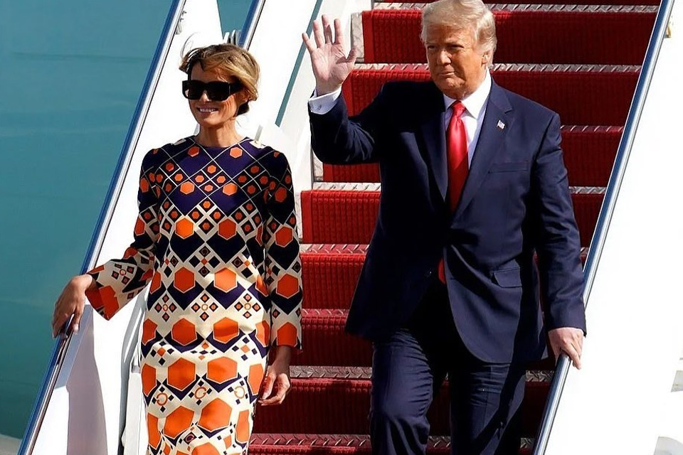 Мелания Трамп — заядлая модница, поразила ярким нарядом во Флориде