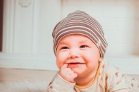 Какими бывают человечки для новорожденных: Особенности первой одежки