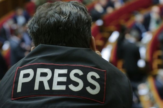 Журналисты хотят запретить Порошенко решать, кто из них «заслуженный»