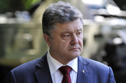 Согласно опросу, большинство украинцев считают, что Порошенко должен подать в отставку