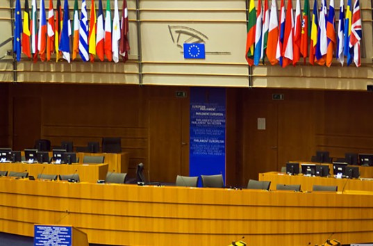 Германия в Европейском парламенте предложила наказывать санкциями всех «несогласных» членов ЕС