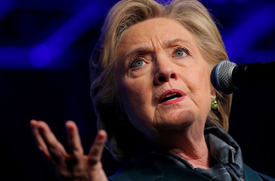 Кандидата в президенты США Хиллари Клинтон обвинили в госизмене