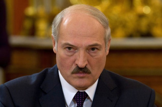 Президент Белоруссии Александр Лукашенко готов помочь провести выборы на Донбассе