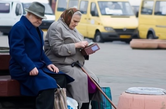 Кабмин Украины согласился на повышение пенсионного возраста по требованию МВФ