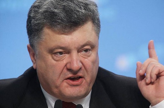 Президент Украины Петр Порошенко жестко отреагировал на блокаду Донбасса