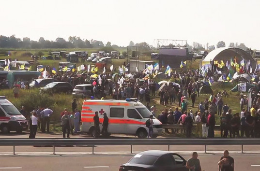 Возвращение Саакашвили в Украину: полиция остановила группу в камуфляжах (ВИДЕОТРАНСЛЯЦИЯ)