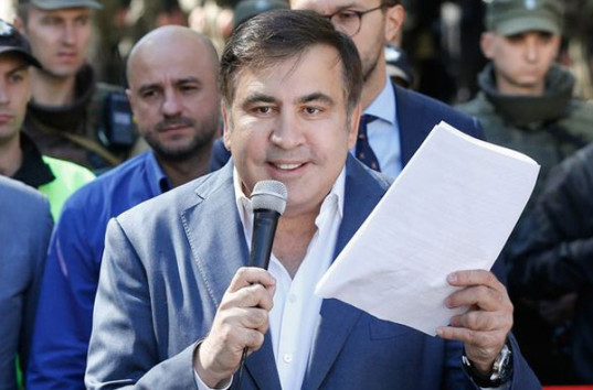 Саакашвили предложил не выпускать депутатов из здания Верховной Рады