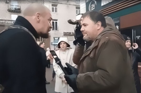 В центре Киева произошла драка между членом «Правого сектора» и журналистом «NewsOne»