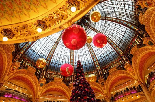 В Париже запретили массовые мероприятия на Рождество, чтобы не оскорблять мусульман (СМИ)
