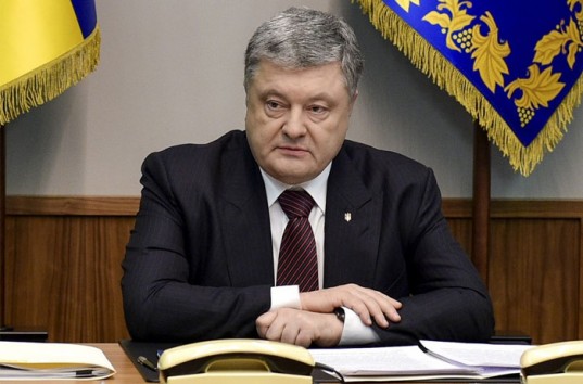 Порошенко не приедет на суд по делу госизмены Януковича, — администрации Президента