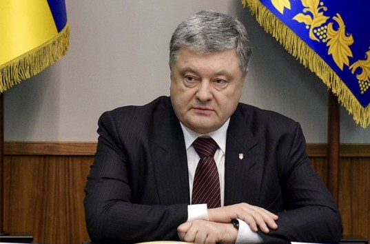 «Четвертый президент Украины, Виктор Янукович, самоустранился», — Порошенко в суде