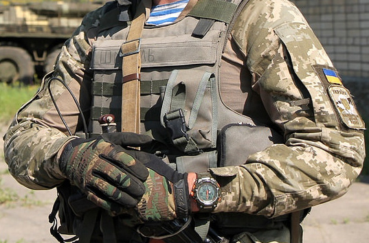 Верховная Рада Украины проголосовала ЗА запрет ношения военной формы гражданскими