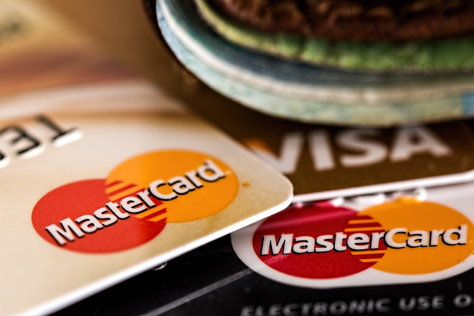 «Visa» и «MasterCard» в ближайшее время могут перестать работать в России