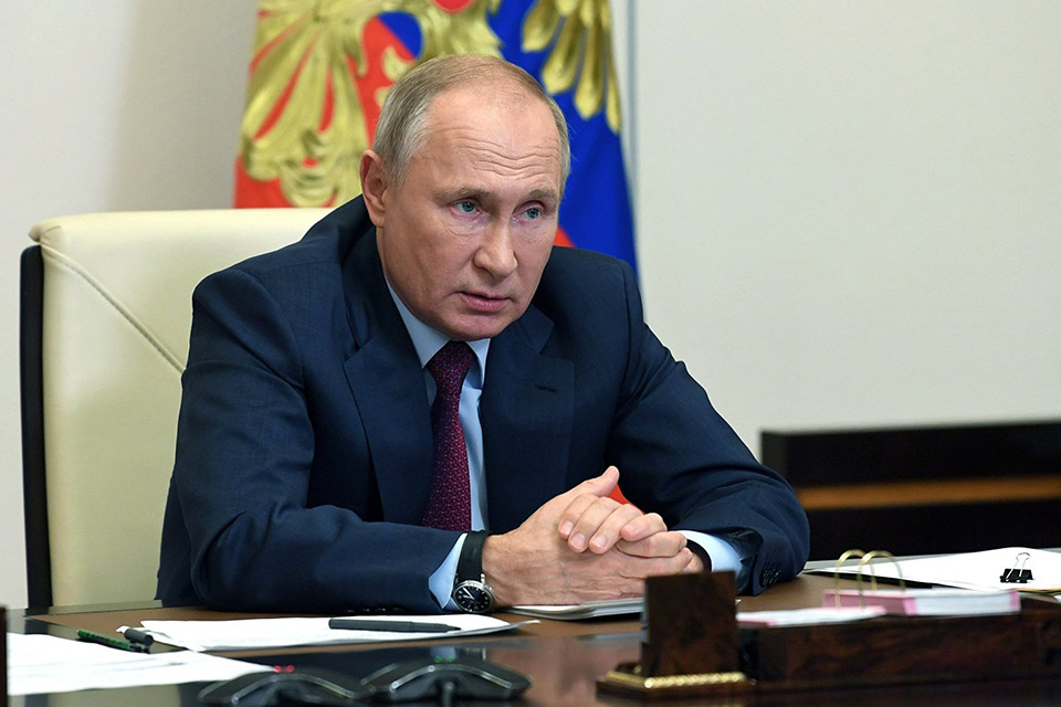 Путин заявил, что западные страны пытаются «отменить» Россию