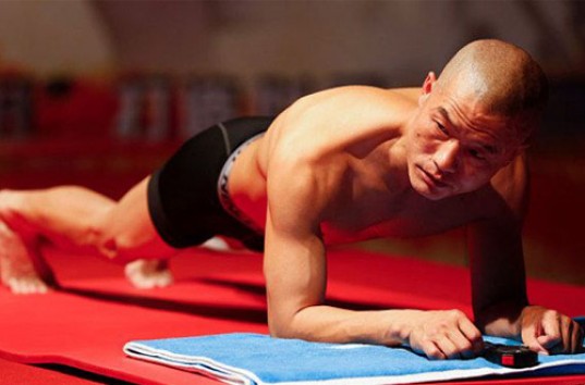 Китайский полицейский установил новый мировой рекорд по планкингу