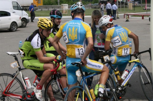 В Киеве стартовала международная многодневная велогонка — ради мира