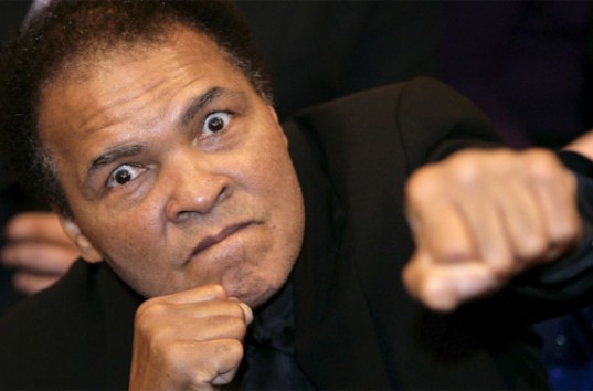 Легендарный боксер Мухаммед Али скончался на 75 году жизни (ВИДЕО)