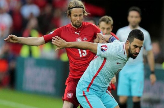 Евро-2016: Хорватия вырывает победу у Испании, а Турция выбила Чехию (ВИДЕО)