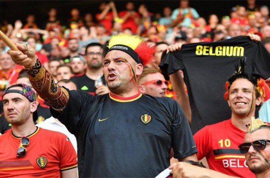 Болельщики сборной Бельгии организовали фанатам из Уэльса «Коридор славы» (ВИДЕО)