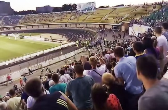 Полиция жестоко избила фанатов «Ворсклы» во время матча с «Локомотива» (ВИДЕО)