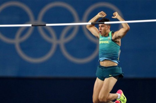 Рио-2016: Бразильский прыгун с шестом установил новый рекорд Олимпиад