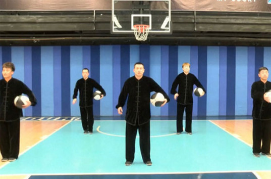 Китайцы поразили пользователей Сети баскетболом в стиле кунг-фу (ВИДЕО)