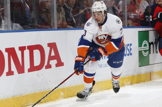 НХЛ: «Нью-Йорк Айлендерс» обменяли защитника в «Калгари»