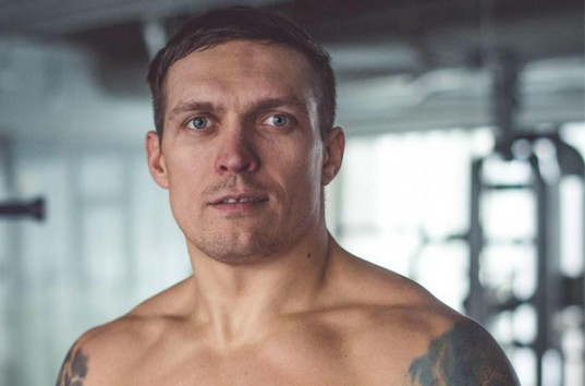 Украинский боксер Усик прокомментировал слухи об отмене поединка с Гасиевым