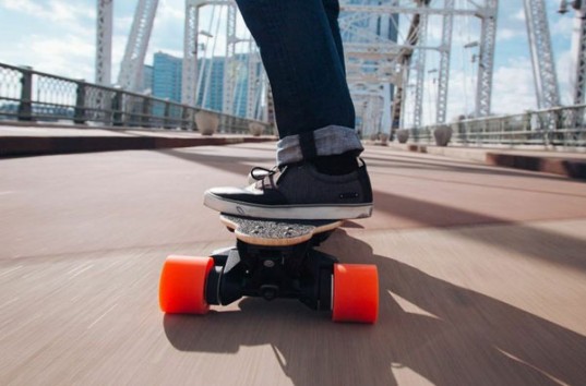 Электрический скейтборд Boosted Board теперь может проехать 20 км на одном заряде (ФОТО, ВИДЕО)