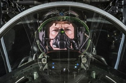 Компания BAE Systems выпустила уникальный шлем для летчика-истребителя
