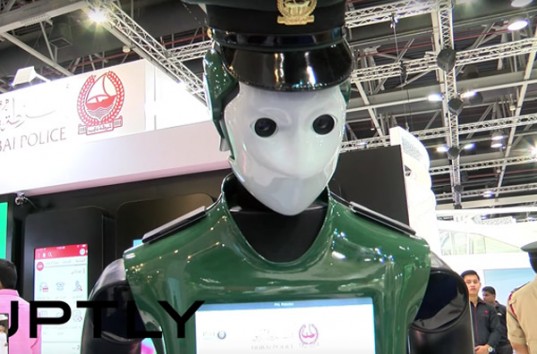 В Дубае начнет работать первый робот-полицейский (ВИДЕО)