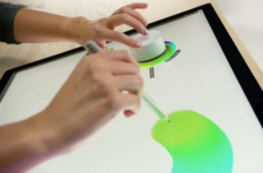 Компания Microsoft выпустила манипулятор Surface Dial
