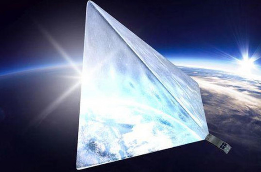 Россия собирается запустить в космос гигантскую искусственную звезду