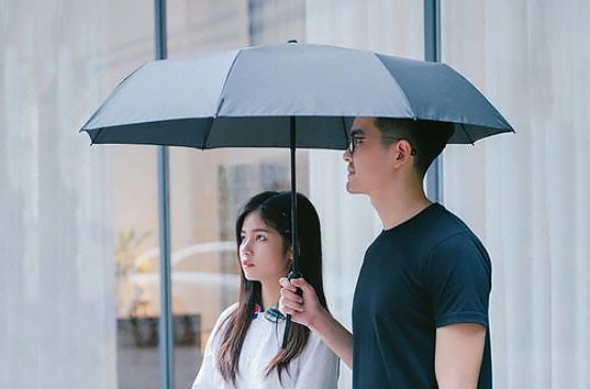 Xiaomi выпустила автоматический складной зонт Empty Valley